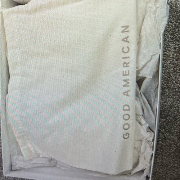 Good American | Strappy Neoprene Heel - Picture 9 of 12